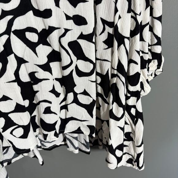 Terra & Sky Black & White Floral Boho Peasant Top - 3X 24/26 - Women's Plus Size - Picture 4 of 7